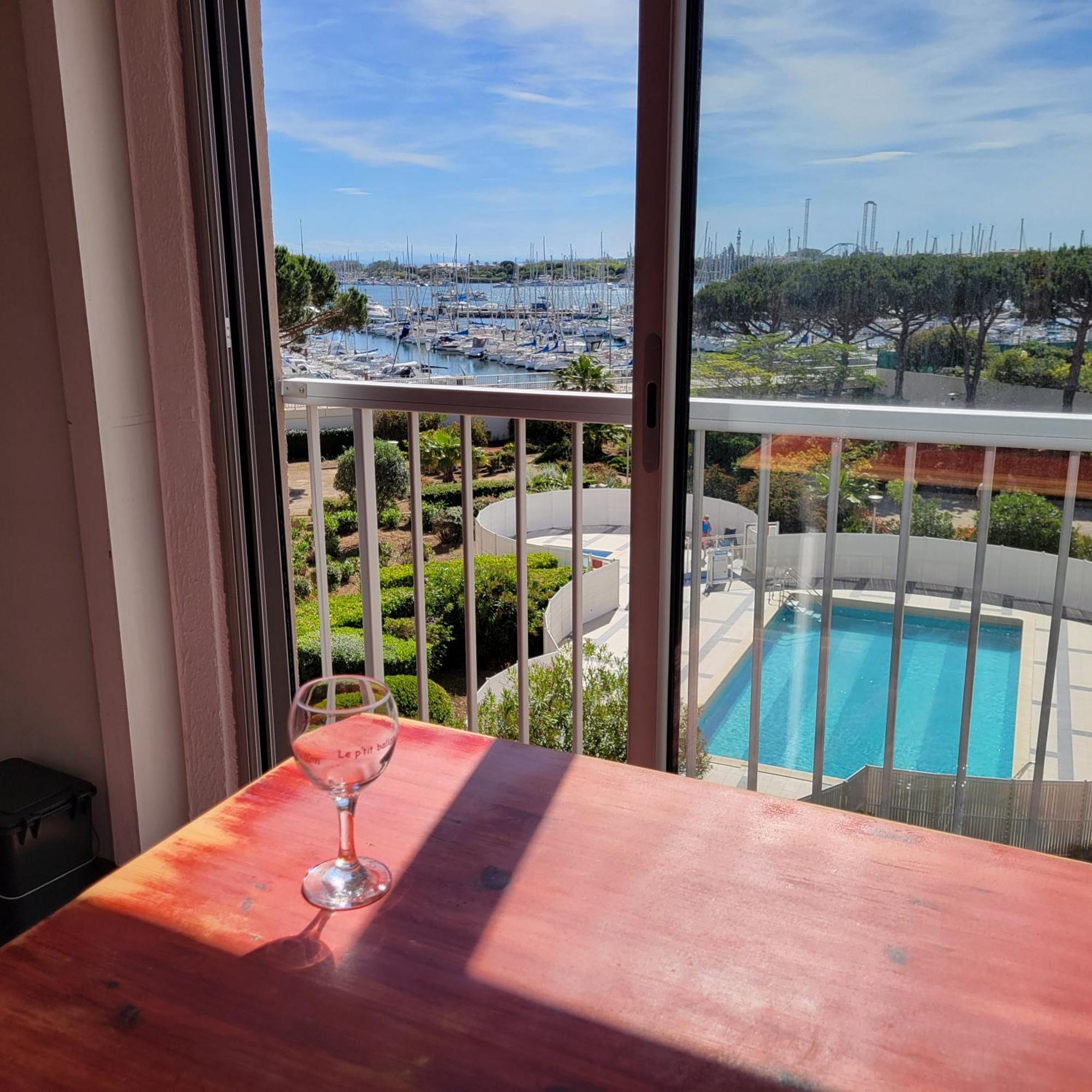 Studio-2 Personnes-residence Le Pharo, Vue Piscine Port *